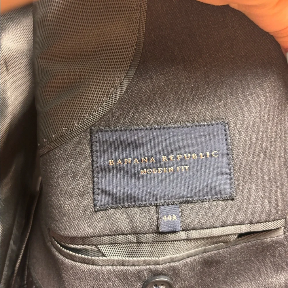 Banana Republic Modern Fit Men’s Suit Blazer – Gray (Size 44R) | Italian Fabric